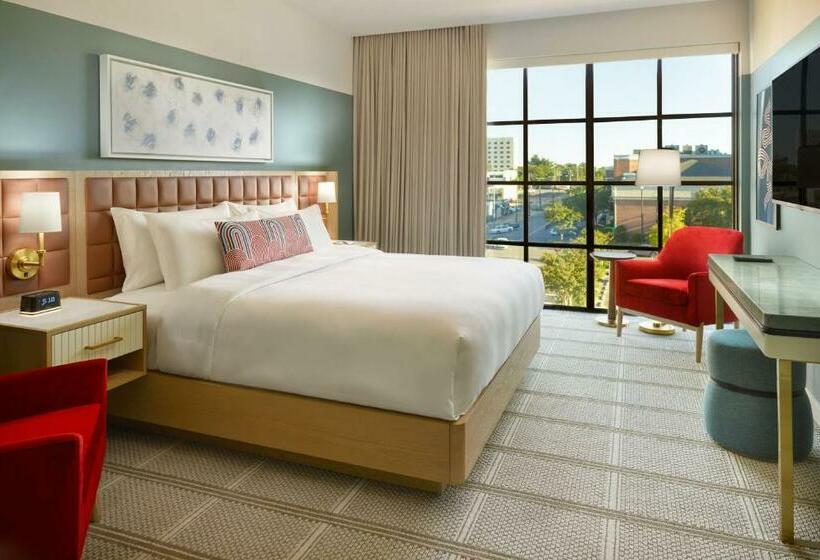 キングサイズベッド、シティビューデラックスルーム, The Alamite, Tuscaloosa, A Tribute Portfolio