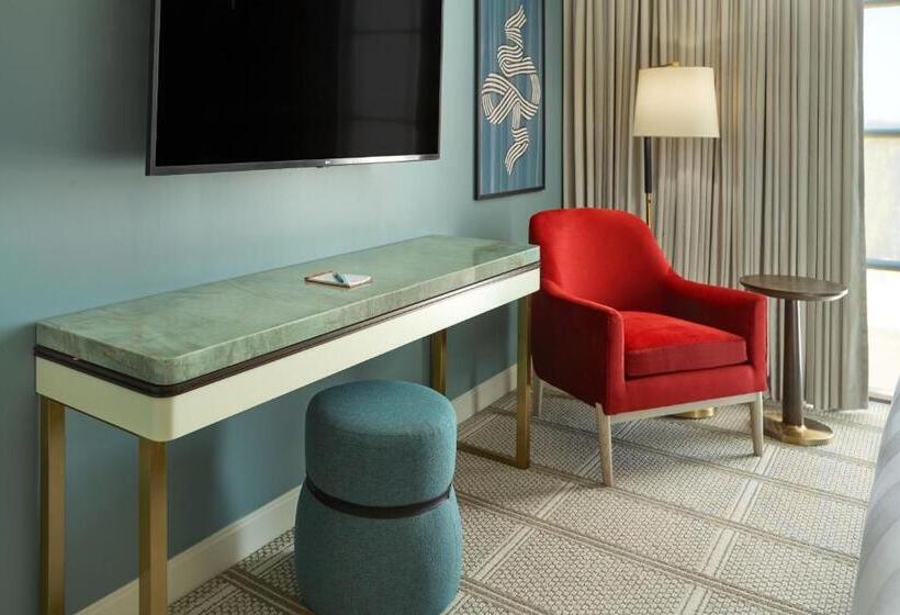 身障者適用キングサイズベッドルーム, The Alamite, Tuscaloosa, A Tribute Portfolio