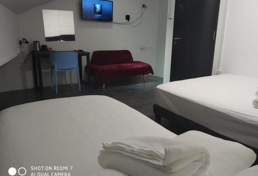 اتاق خانوادگی با سرویس بهداشتی مشترک, Galaxy Pods Capsule Hotel Boat Quay