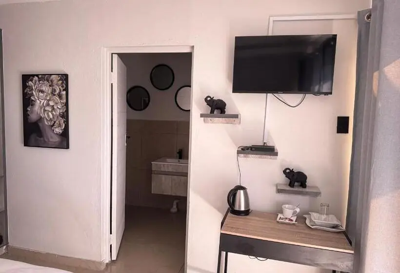 デラックススイート, Rcb Guesthouse