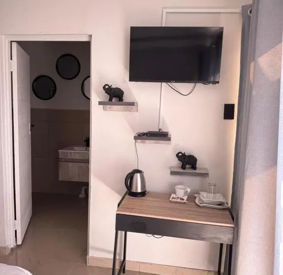 デラックススイート, Rcb Guesthouse
