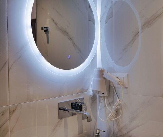 デラックストリプルルーム, Siars