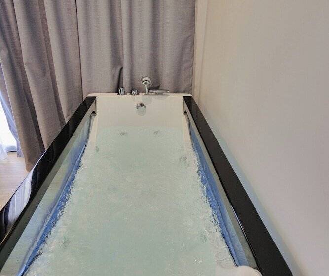 ハイドロマッサージバス付きスイート, Siars