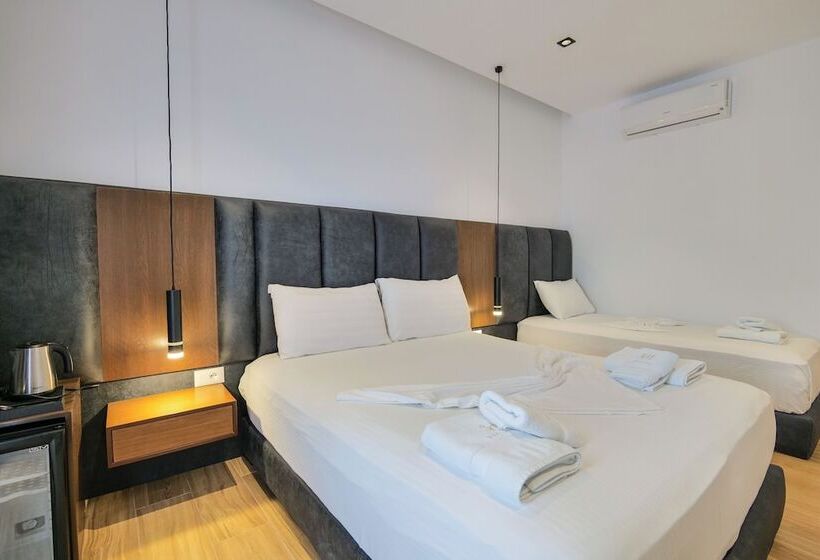 デラックストリプルルーム, Siars