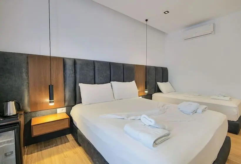 Deluxe Kolmen Hengen Huone, Siars