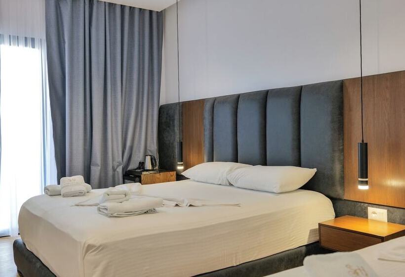 デラックストリプルルーム, Siars