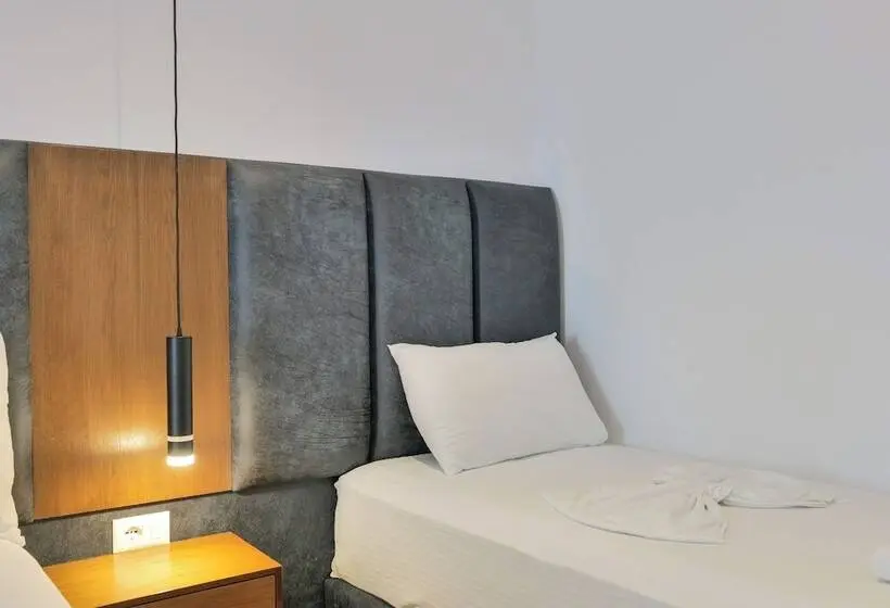 Deluxe Kolmen Hengen Huone, Siars