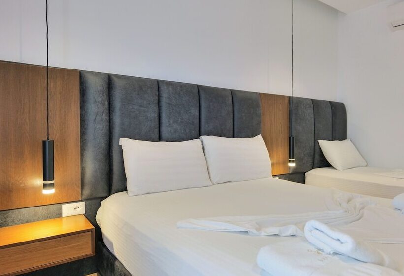 デラックストリプルルーム, Siars