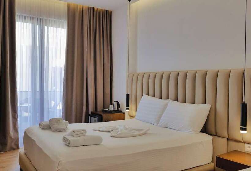 デラックストリプルルーム, Siars