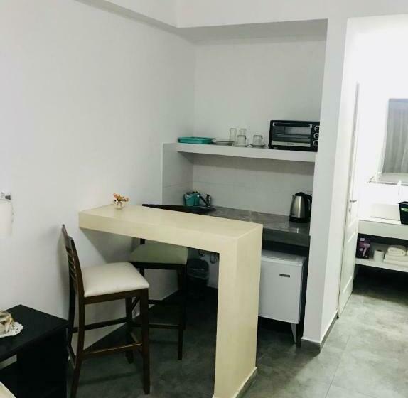 חדר דלוקס, By Daniels