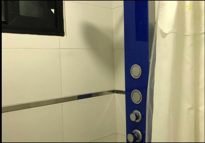 חדר סטנדרט לארבעה, By Daniels