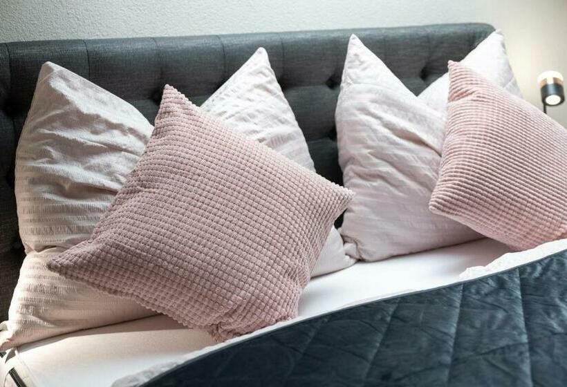 Апартаменты 3 Спальни, Going Living