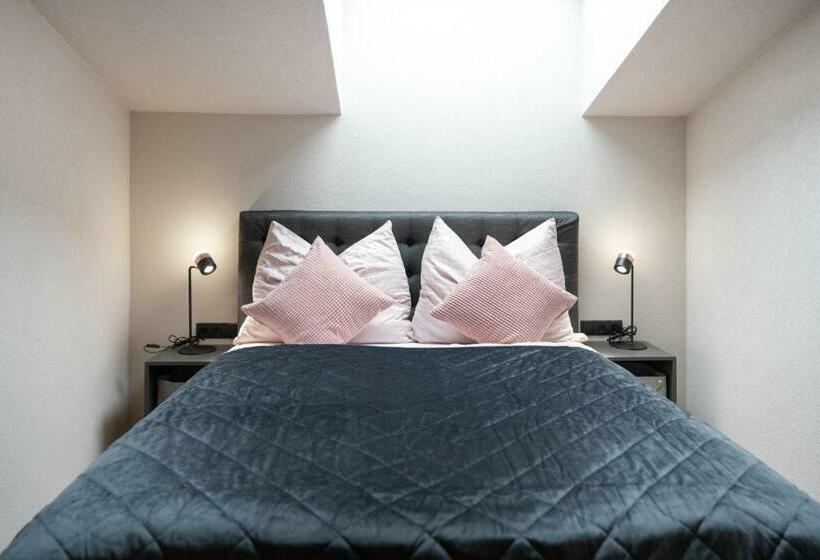 Апартаменты 3 Спальни, Going Living