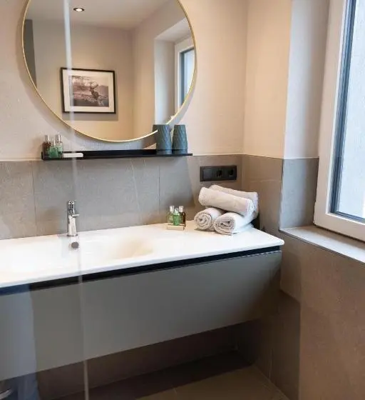 1 Bedroom Apartment, Going Living