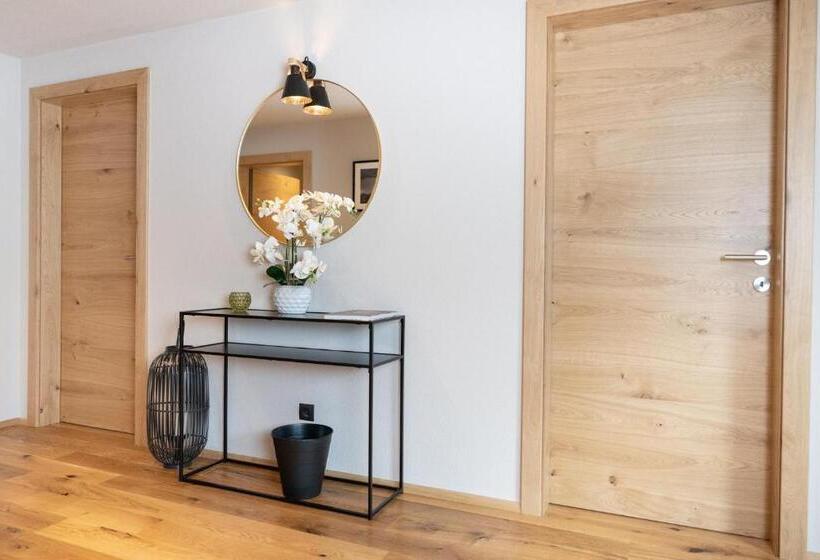 Апартаменты 3 Спальни, Going Living