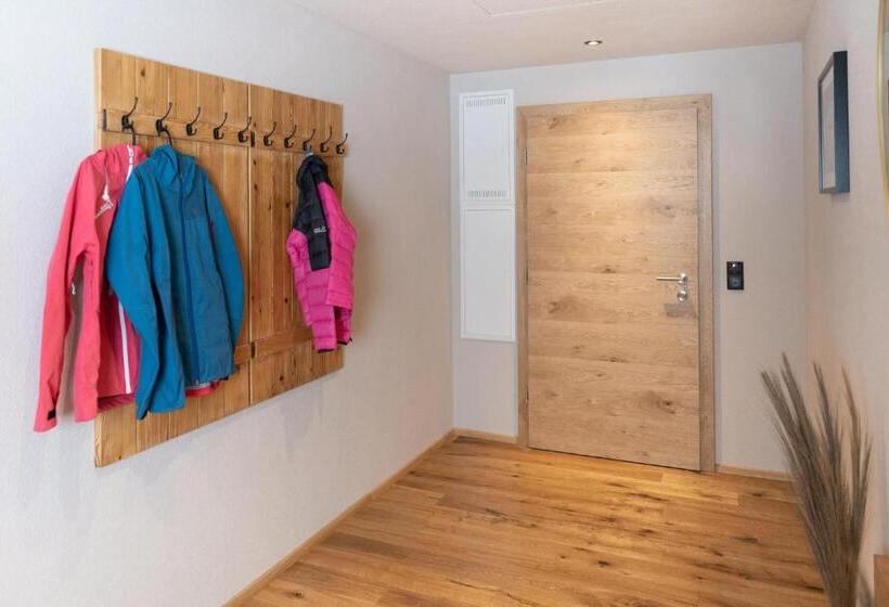 Апартаменты 3 Спальни, Going Living