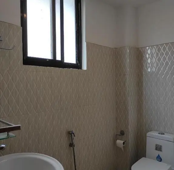 اتاق استاندارد, Awale House