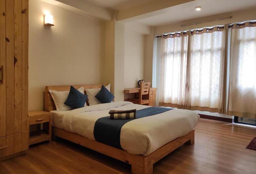 اتاق استاندارد, Awale House