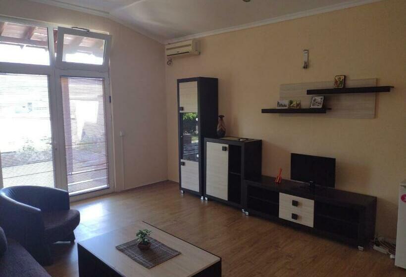 اتاق استاندارد چهار تخته, Shale Apartments And Rooms