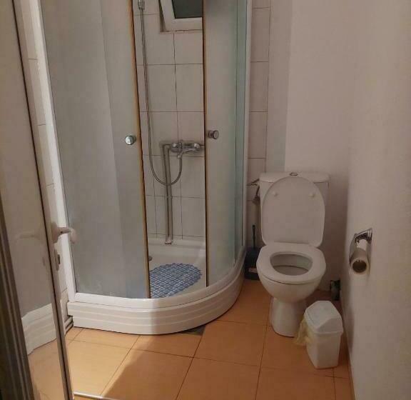 اتاق استاندارد چهار تخته, Shale Apartments And Rooms