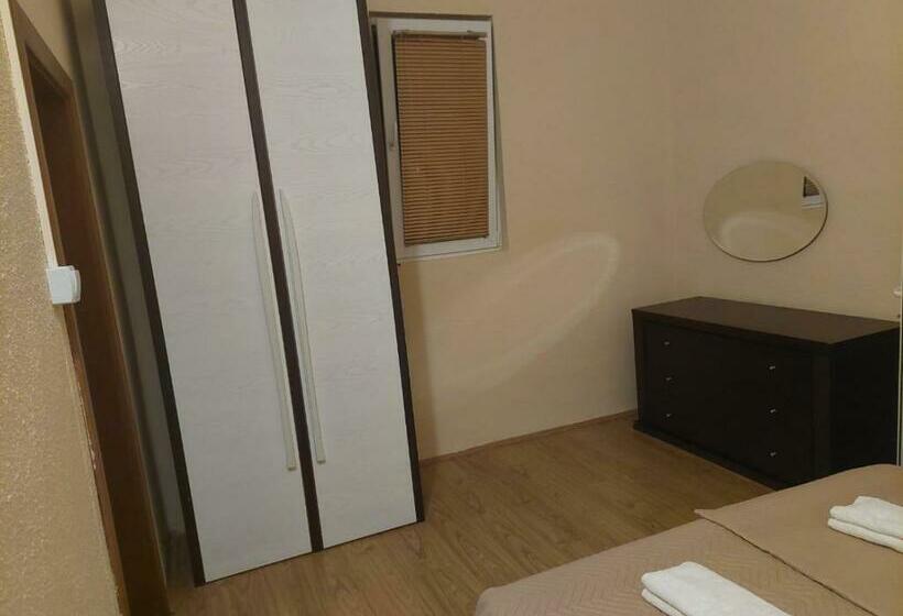 اتاق استاندارد چهار تخته, Shale Apartments And Rooms