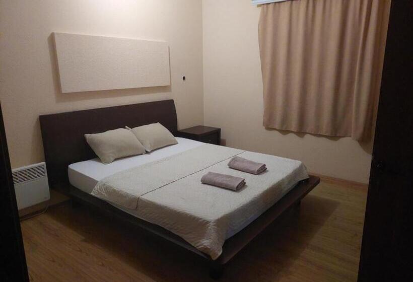 اتاق استاندارد چهار تخته, Shale Apartments And Rooms