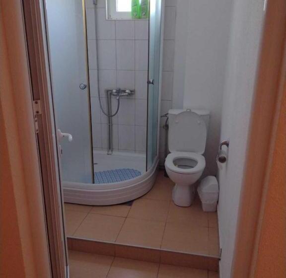 اتاق استاندارد چهار تخته, Shale Apartments And Rooms