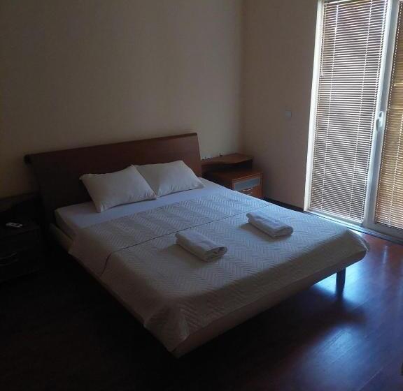 اتاق استاندارد سه نفره, Shale Apartments And Rooms