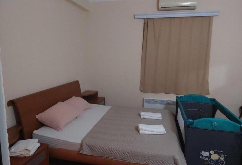 اتاق استاندارد سه نفره, Shale Apartments And Rooms