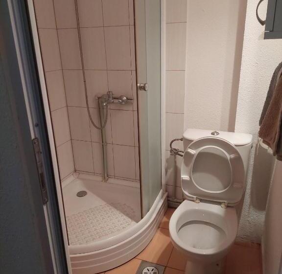 اتاق استاندارد, Shale Apartments And Rooms