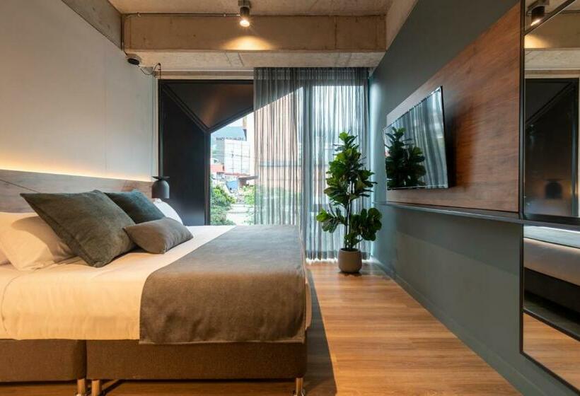 غرفة قياسية سرير كينج, Hashtag 98