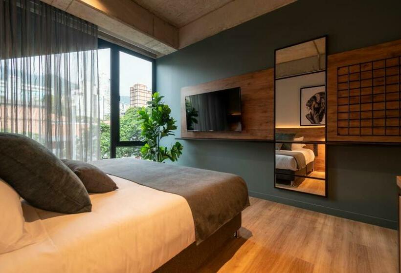 غرفة قياسية سرير كينج, Hashtag 98