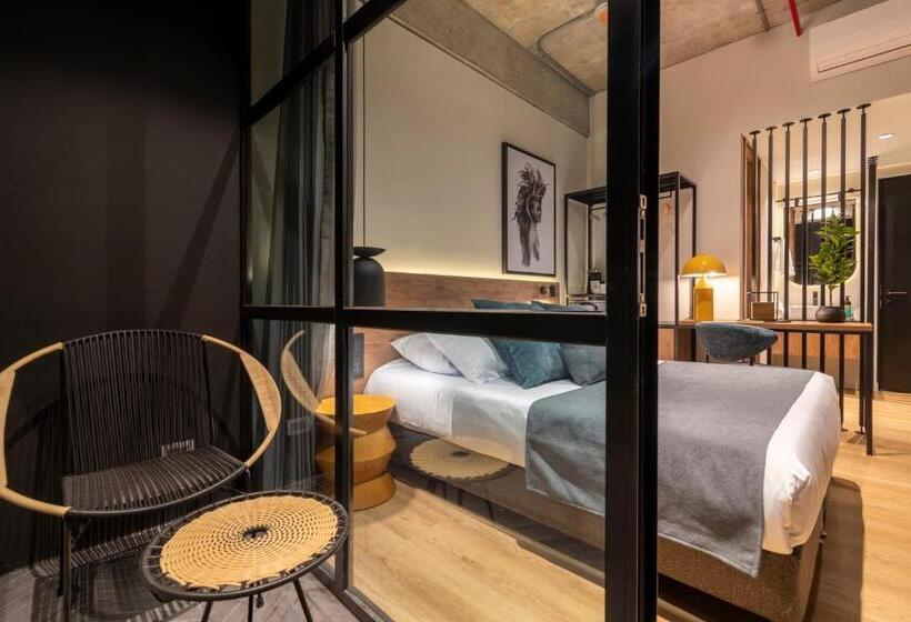 غرفة قياسية سرير كينج, Hashtag 98