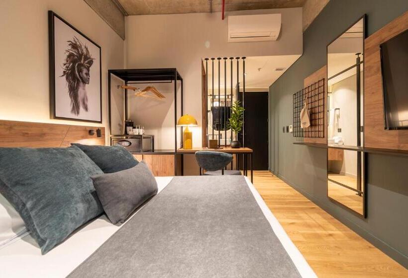 غرفة قياسية سرير كينج, Hashtag 98