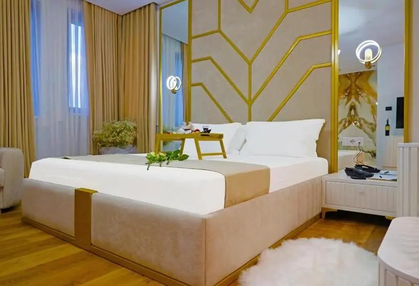 キングサイズベッドのデラックススイート, Mark Hotel Tirana