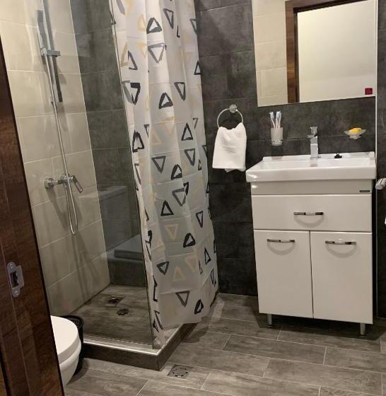 استودیو استاندارد با بالکن, Apartment #102 In Apart