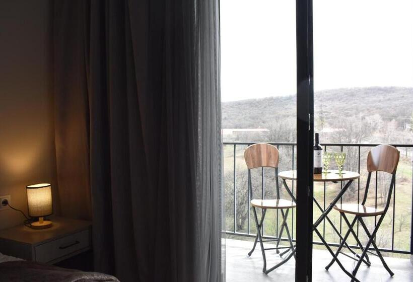 استودیو استاندارد با بالکن, Apartment #102 In Apart