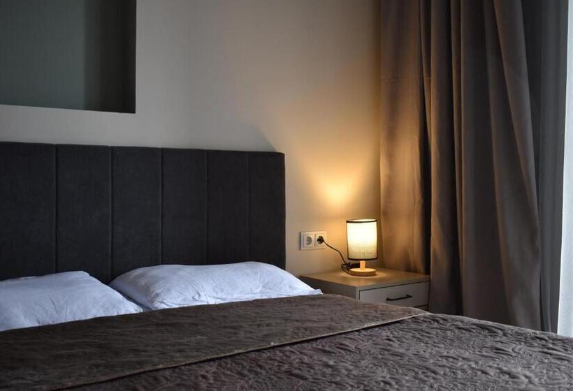 استودیو استاندارد با بالکن, Apartment #102 In Apart