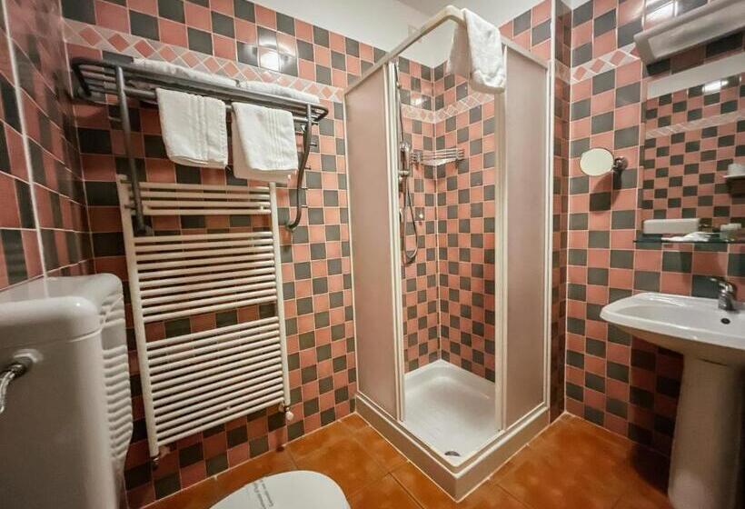 キングサイズベッドのスーペリアルーム, Caroline