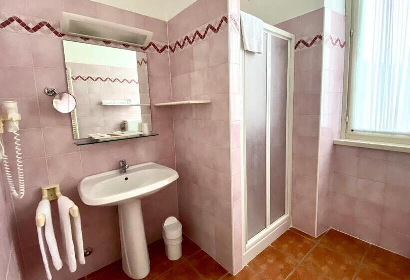 キングサイズベッドのデラックスルーム, Caroline