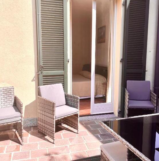 デラックストリプルルーム, Caroline