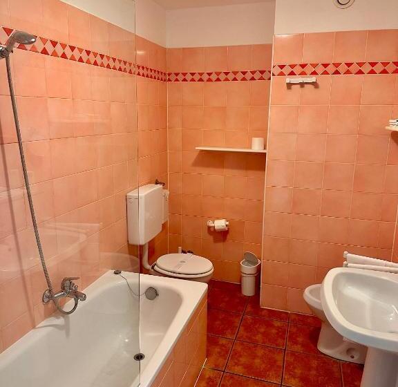 エクゼクティブトリプル, Caroline