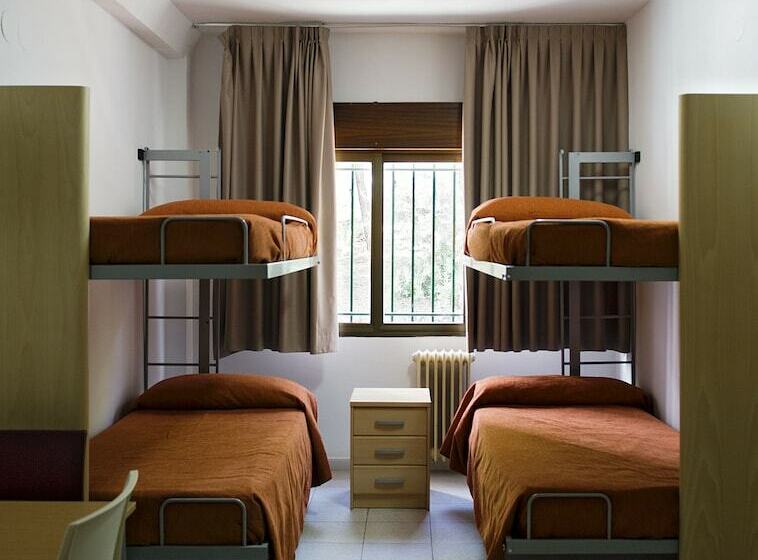 חדר סטנדרט לשלושה, Albergue Inturjoven Víznar   Hostel