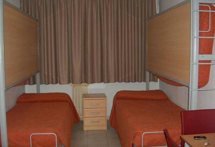 חדר סטנדרט לשלושה, Albergue Inturjoven Víznar   Hostel