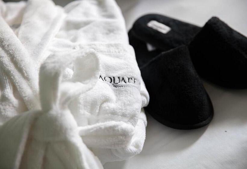 套房配有游泳池, Aquapetra Resort & Spa