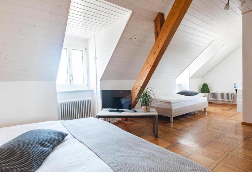 חדר סטנדרט לשלושה, Acacia