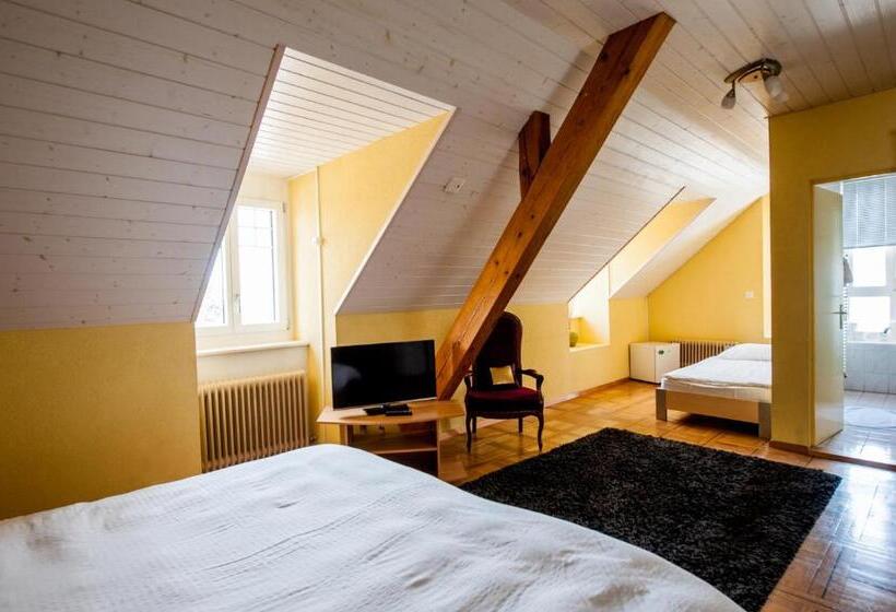 חדר סטנדרט לשלושה, Acacia