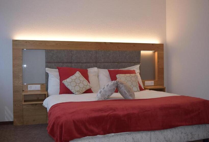 חדר פרמיום לארבעה, Acacia