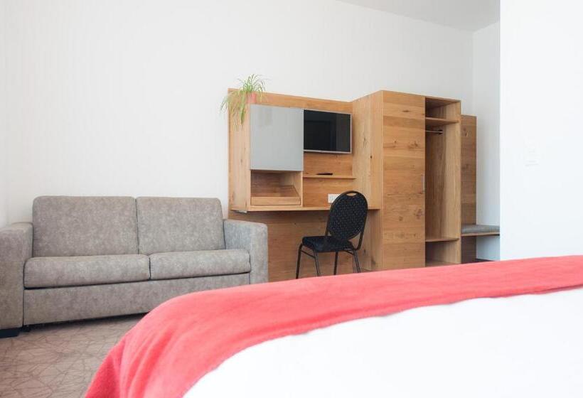 חדר פרמיום לארבעה, Acacia