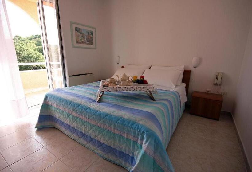 Номер Стандарт с Балконом, Carmen